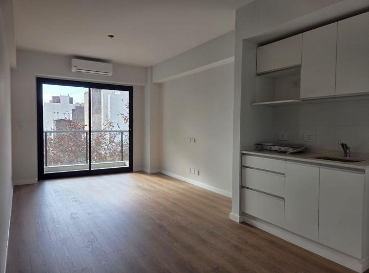 Alquiler 2 Amb. con Balcon, Edificio Met Av