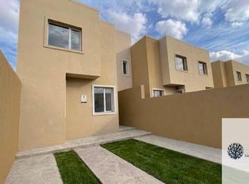 Casa de 4 ambientes, Neuquén · Apto Crédito Hipotecario - Venta Dúplex 3 Dorm. Confluencia Rural - Neuquén