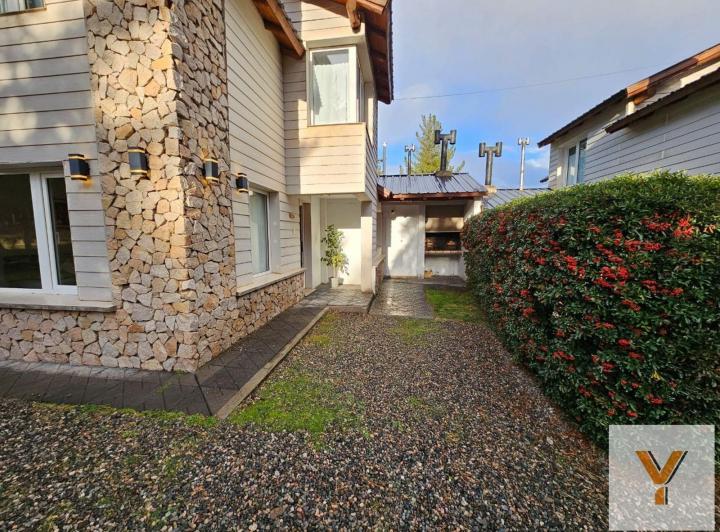 Edificio · 382m²