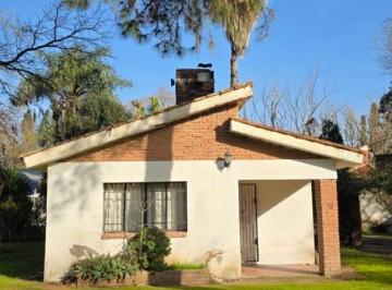 Casa · 72m² · 4 Ambientes · Casa a Reciclar en Venta en Ángel Guido, Funes | 2 Dorm. | Piscina | Terreno de 1.035 m²
