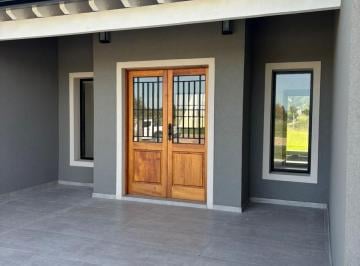 Casa · 150m² · 6 Ambientes · 2 Cocheras · Casa Santomas Pueblo Verde