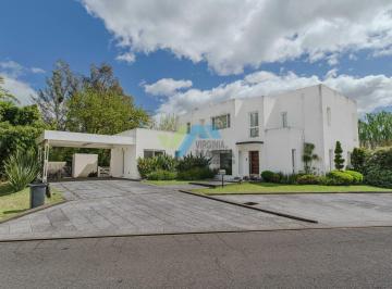 Casa · 332m² · 6 Ambientes · 2 Cocheras · Casa en Venta en Mayling Cc, Pilar, G. B. a. Zona Norte