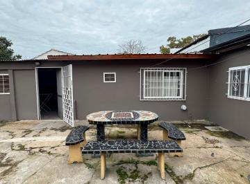 Casa · 121m² · 4 Ambientes · 1 Cochera · Casa 4 Amb en Venta con Parque Cochera Platanos