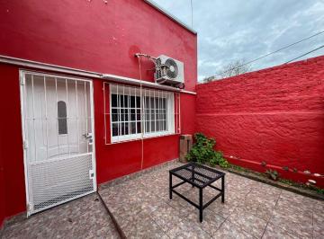 Casa · 121m² · 4 Ambientes · 1 Cochera · Casa 4 Amb en Venta con Parque Cochera Platanos