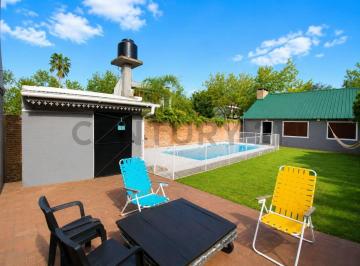 Casa · 100m² · 3 Ambientes · 3 Cocheras · Casas en Venta en City Bell, 2 Dorm. con Pileta y Quincho