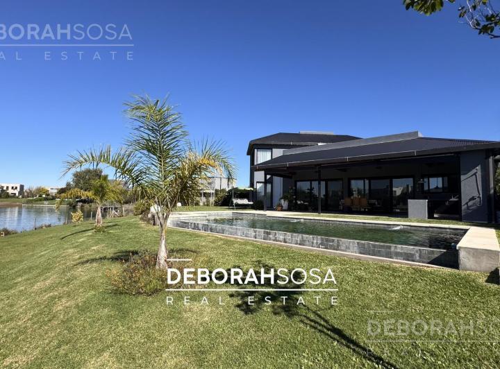 Casa · 904m² · 5 Ambientes · 3 Cocheras