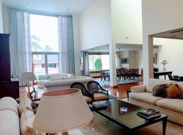 Casa · 750m² · 4 Ambientes · 4 Cocheras · Casa en Venta de 4 Dorm., Cerro de Las Rosas, Zona Norte, Córdoba.
