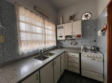 Casa · 110m² · 4 Ambientes · 2 Cocheras · Venta Casa en Bloque - Valentin Alsina