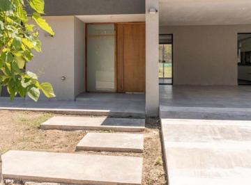 Casa · 139m² · 5 Ambientes · 2 Cocheras · Casa a Estrenar en Venta en "La Antonella" Zavalla