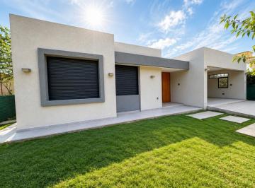 Casa · 139m² · 5 Ambientes · 2 Cocheras · Casa a Estrenar en Venta en "La Antonella" Zavalla