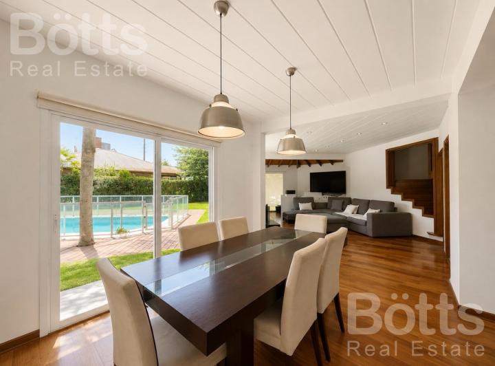 Casa · 200m² · 4 Ambientes · 5 Cocheras