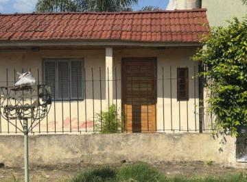 Casa de 3 ambientes, Quilmes · Oportunidad. Venta Casa a Reciclar con Departamento Independiente, Uriburu Esquina Marmol Quilmes