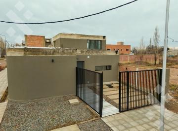 Casa · 150m² · 3 Ambientes · 2 Cocheras · Venta Casa Calle Uspallata