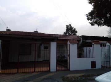Casa · 83m² · 3 Ambientes · 1 Cochera · Casa Al Frente en Alquiler