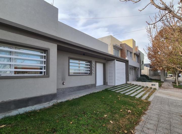 Casa · 185m² · 3 Ambientes · 1 Cochera