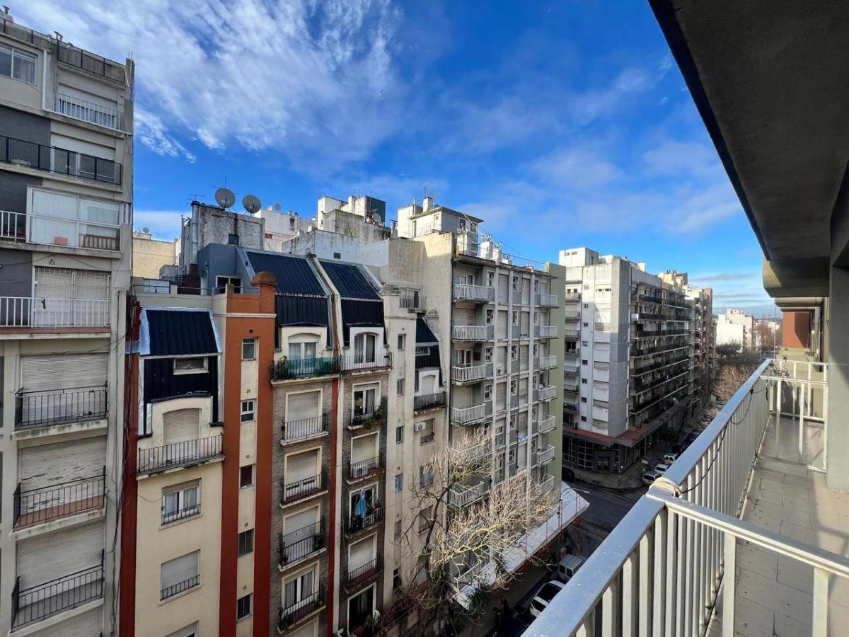 Departamento de 2 ambientes con dependencia y balcón — Plaza Colón
