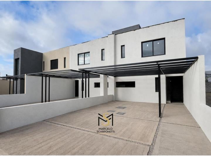 Casa · 125m² · 5 Ambientes · 2 Cocheras