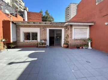 Casa · 170m² · 5 Ambientes · 1 Cochera · Venta Casa 5ambs. con Cochera. Quincho y Patio.