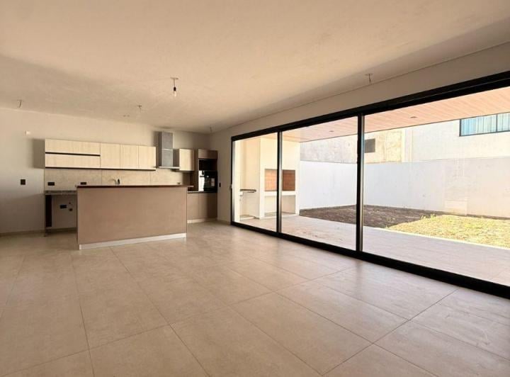 Casa · 204m² · 1 Ambiente · 1 Cochera