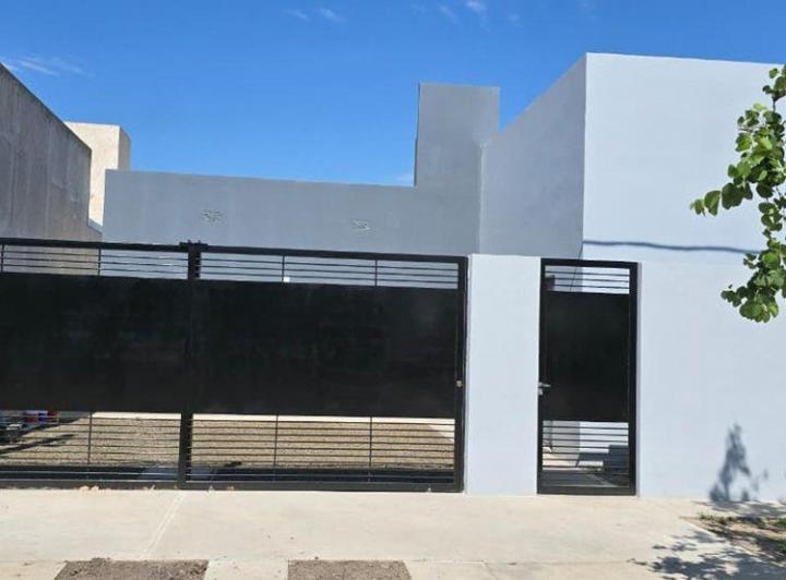Casa · 80m² · 3 Ambientes · 2 Cocheras
