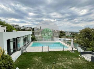 Casa · 350m² · 8 Ambientes · 2 Cocheras · Excelente Vista - Quincho Cerrado - La Rufina - 3 Dorm.