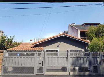 Casa · 220m² · 4 Ambientes · 1 Cochera · Venta Casa Villa Sarmiento