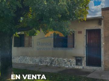 Casa · 64m² · 6 Ambientes · 1 Cochera · ¡Casa en Venta en Santo Tome!