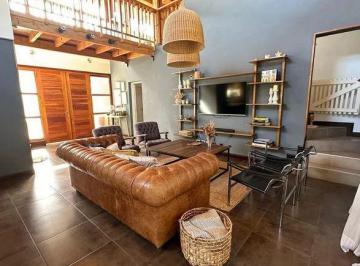 Casa · 212m² · 5 Ambientes · 2 Cocheras · Casa en Bella Vista en Barrio Bs A. Village