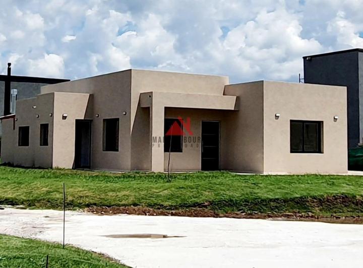 Casa · 127m² · 4 Ambientes · 2 Cocheras