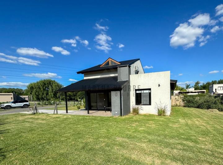 Casa · 150m² · 4 Ambientes · 2 Cocheras