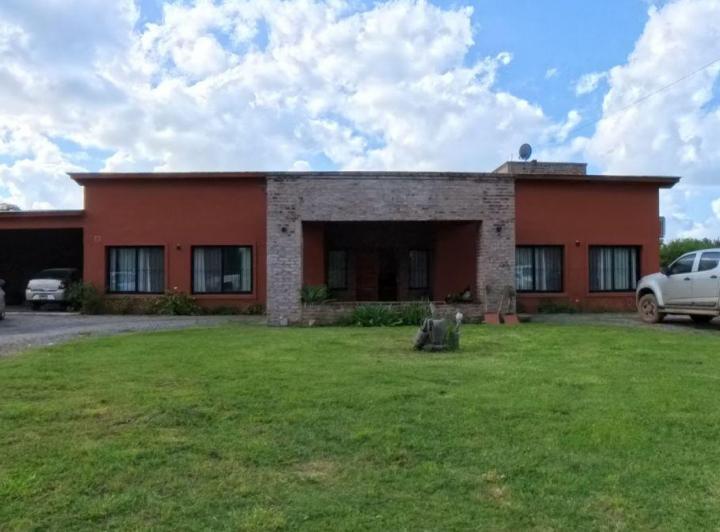 Casa · 350m² · 7 Ambientes · 1 Cochera