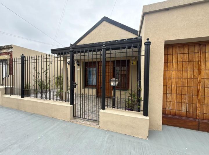 Casa · 188m² · 5 Ambientes · 2 Cocheras