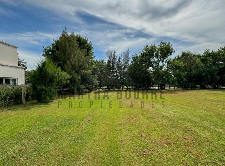 Terreno · 1050m²