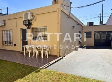 Casa de 3 ambientes, La Matanza · Venta Casa de 3 Ambientes con Parque y Cochera - Villa Luzuriaga.
