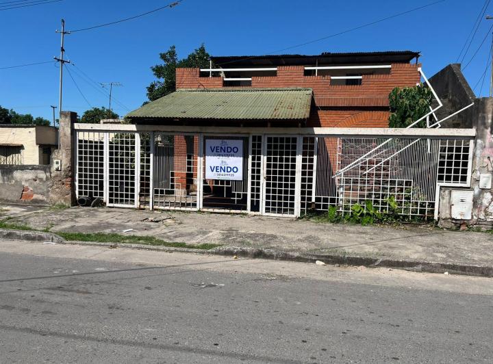 Casa · 160m² · 8 Ambientes · 1 Cochera