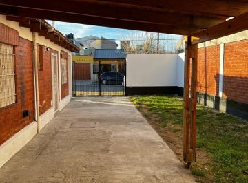 Casa · 60m² · 2 Dormitorios · 1 Cochera · Casa en Alquiler