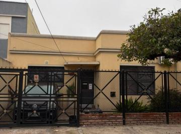 Casa de 3 ambientes, La Matanza · Casa de 3 Ambientes en Lote Propio con Fondo y Entrada de Auto