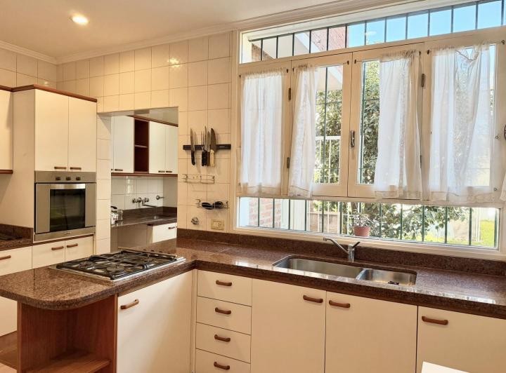 Casa en alquiler en Echesortu · 6 ambientes