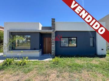 Casa · 129m² · 4 Ambientes · 1 Cochera · Casa en Venta en Santa Lucia, Pilar del Este, Pilar