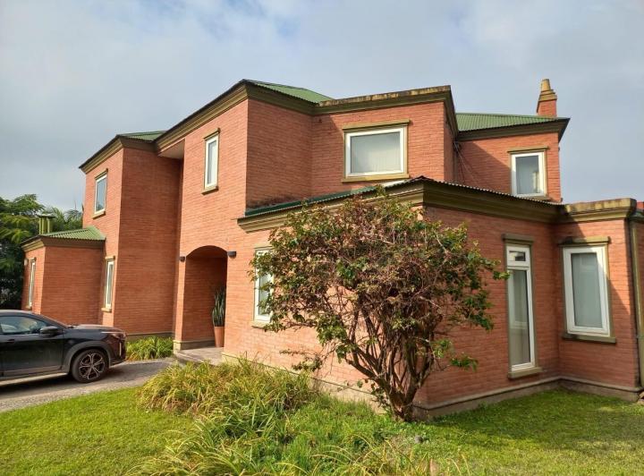 Casa · 1430m² · 9 Ambientes