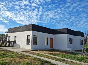 Casa · 145m² · 4 Ambientes · 2 Cocheras · Venta Casa Santa Sofía - 3 Dorm. - Pilar del Este