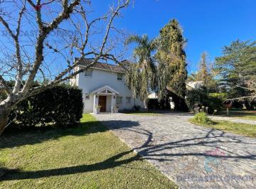 Casa · 320m² · 4 Ambientes · 2 Cocheras · Casa - Nautico Escobar