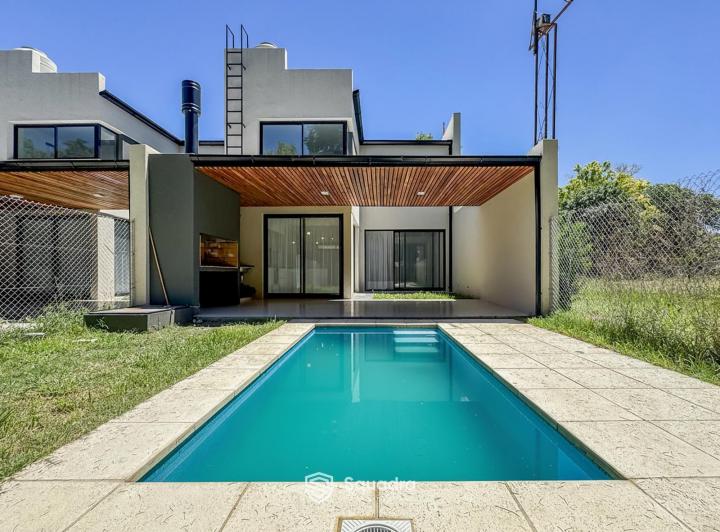 Casa · 152m² · 6 Ambientes · 2 Cocheras
