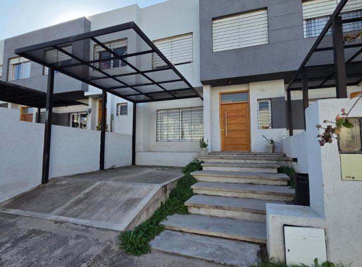 Casa · 120m² · 5 Ambientes · 1 Cochera