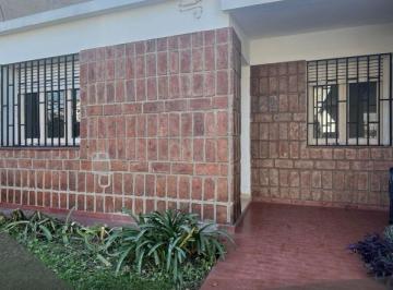 Casa · 140m² · 6 Ambientes · 1 Cochera · Barrio Centenario (Cerro) 3 Dormit - Alquiler