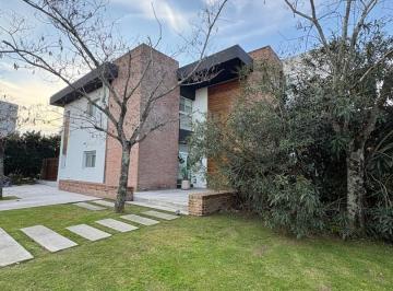 Casa · 325m² · 6 Ambientes · Casa en Venta en Santa Barbara, Tigre, G. B. a. Zona Norte