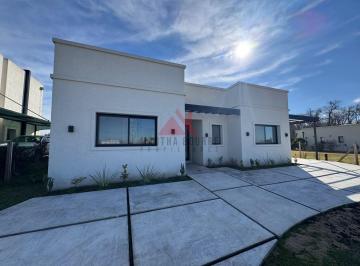 Casa · 181m² · 5 Ambientes · 4 Cocheras · Casa en Venta en Santo Tomas, Derqui, Pilar