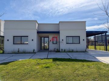 Casa · 181m² · 5 Ambientes · 4 Cocheras · Casa en Venta en Santo Tomas, Derqui, Pilar