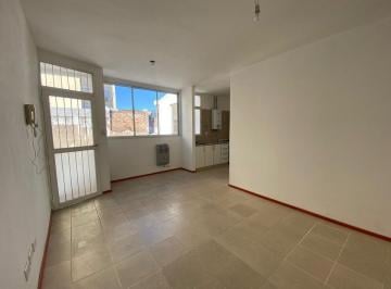 Casa · 58m² · 3 Ambientes · Venta Casa de Pasillo Dos Dorm. Abasto