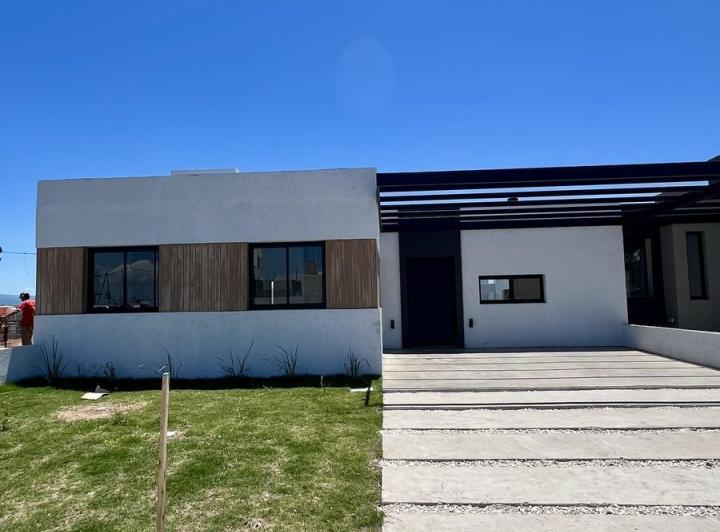 Casa · 110m² · 5 Ambientes · 2 Cocheras